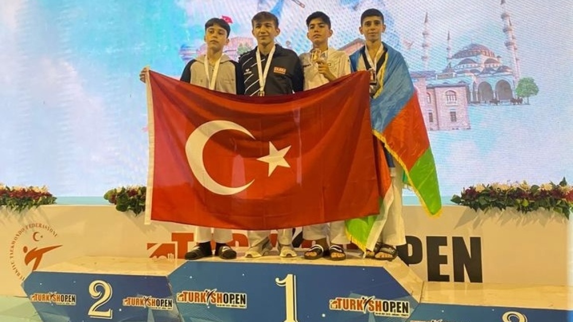 Öğrencimiz Bayram Yiğit AYAZ Haymana İller Arası Kickboks Turnuvası'nda 3. olmuştur.